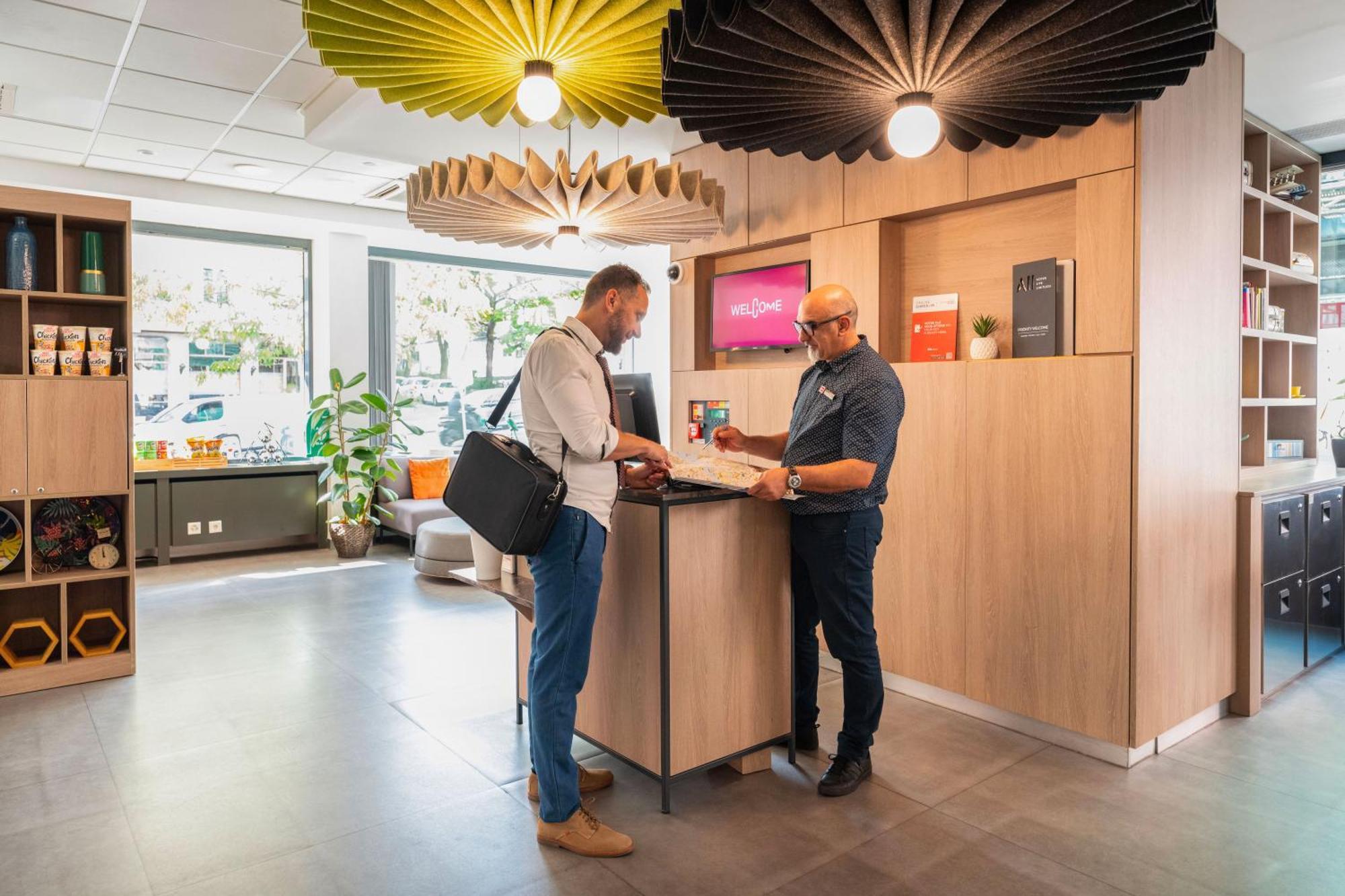 Ibis Geneve Centre Gare Hotel Bagian luar foto