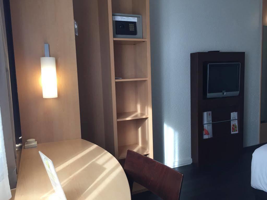 Ibis Geneve Centre Gare Hotel Bagian luar foto